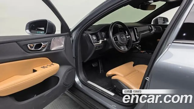 Volvo V60 2019 thumb 10