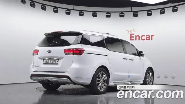 Kia Carnival 2017 thumb 2