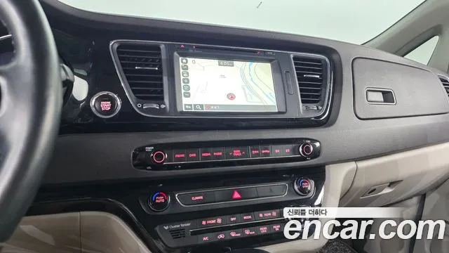 Kia Carnival 2017 thumb 12