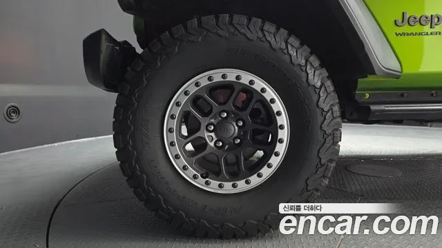 Jeep Wrangler 2025 thumb 4