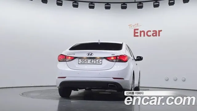 Hyundai Avante 2015 thumb 4