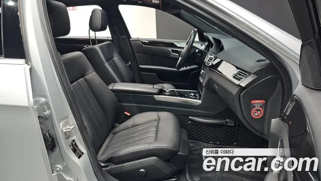 Mercedes-Benz E-Класс 2016 thumb 12