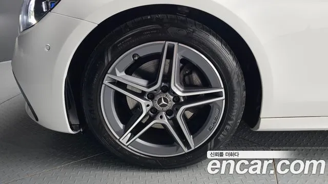 Mercedes-Benz E-Класс 2023 thumb 4