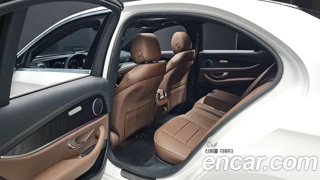 Mercedes-Benz E-Класс 2023 thumb 11