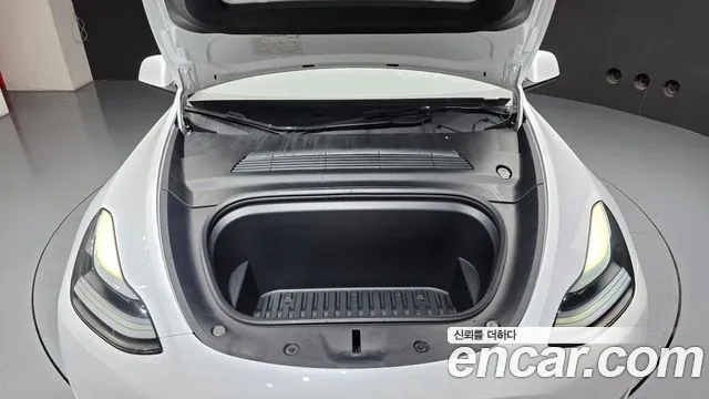Tesla Model Y 2023 thumb 6