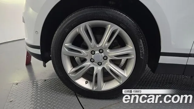 Land Rover Range Rover Velar 2019 thumb 5