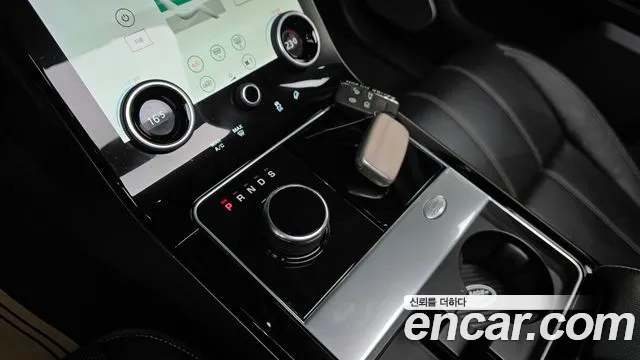 Land Rover Range Rover Velar 2019 thumb 9