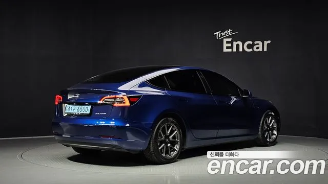 Tesla Model 3 2022 thumb 2