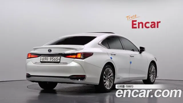 Lexus ES 2019 thumb 2