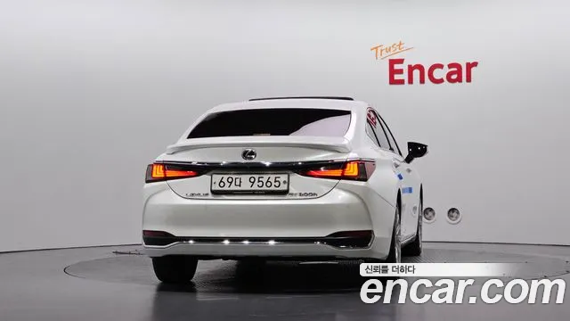 Lexus ES 2019 thumb 4