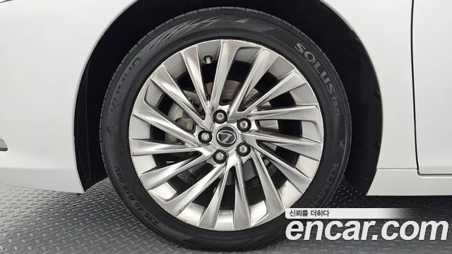Lexus ES 2019 thumb 5