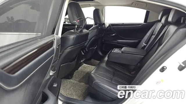 Lexus ES 2019 thumb 12