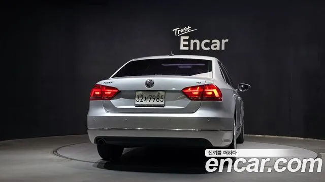 Volkswagen Passat (North America and China) 2014 thumb 4