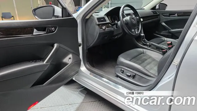 Volkswagen Passat (North America and China) 2014 thumb 10