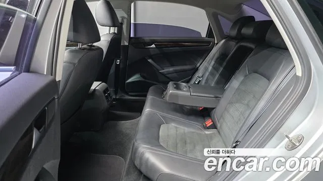 Volkswagen Passat (North America and China) 2014 thumb 12