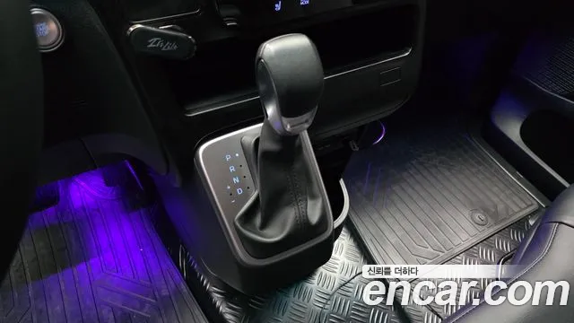 Hyundai Staria 2025 thumb 8