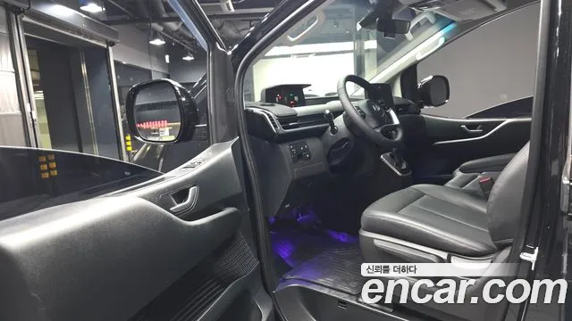 Hyundai Staria 2025 thumb 9