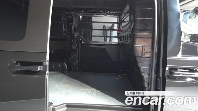 Hyundai Staria 2025 thumb 10
