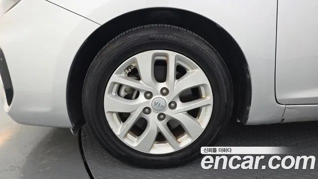 Kia Carens 2017 thumb 5