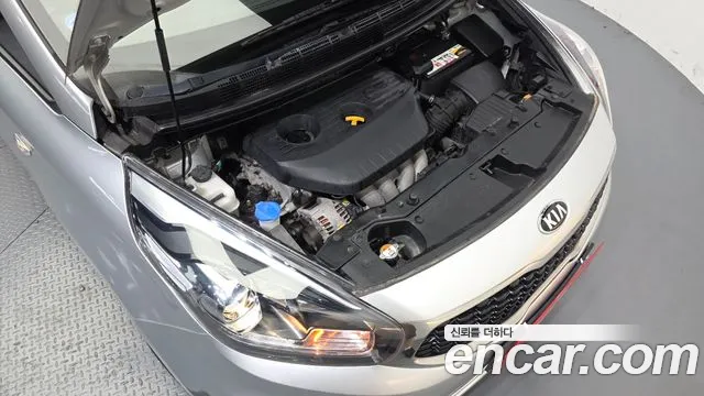 Kia Carens 2017 thumb 6