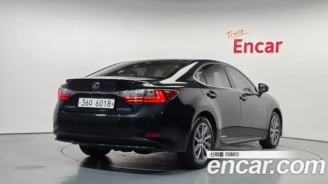 Lexus ES 2018 thumb 2