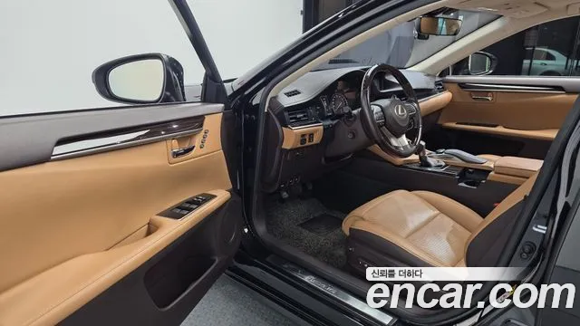 Lexus ES 2018 thumb 10