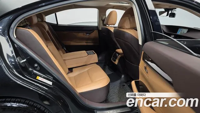 Lexus ES 2018 thumb 12