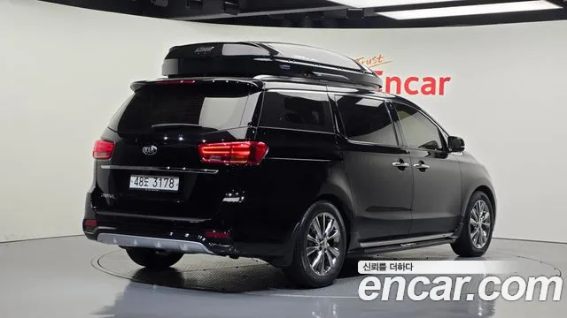 Kia Carnival 2019 thumb 2