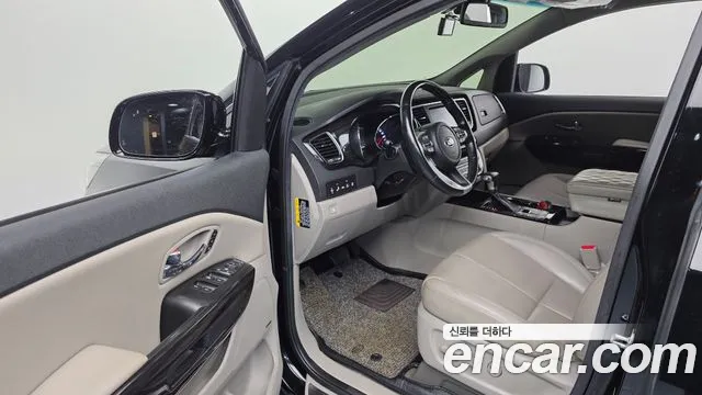 Kia Carnival 2019 thumb 10