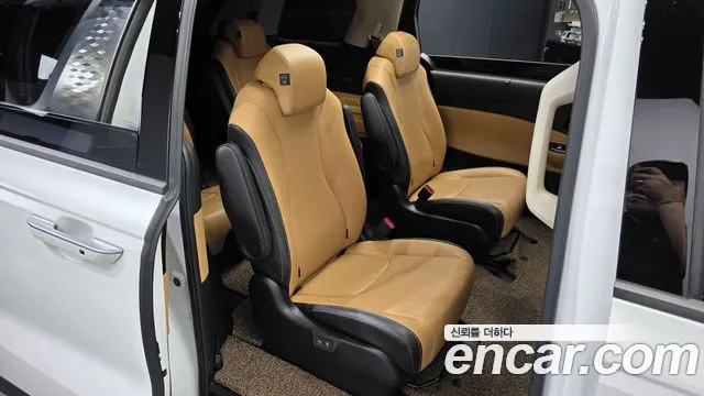 Kia Carnival 2021 thumb 11