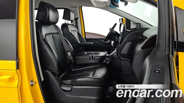 Hyundai Staria 2022 thumb 11
