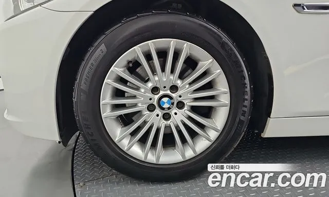BMW 5-Series 2014 thumb 4