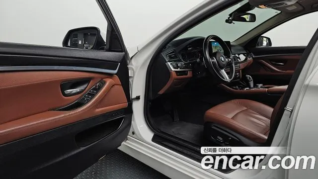 BMW 5-Series 2014 thumb 9