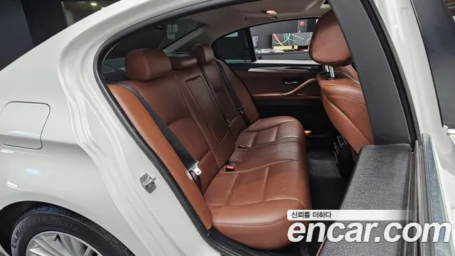 BMW 5-Series 2014 thumb 11