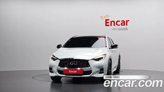 Infiniti Q30 2017 thumb 2