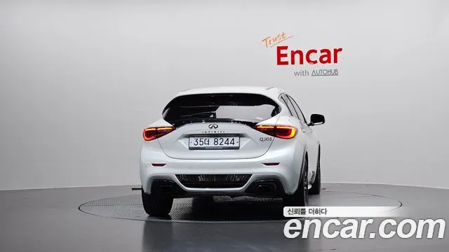Infiniti Q30 2017 thumb 3