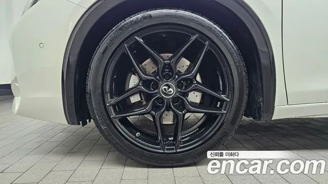 Infiniti Q30 2017 thumb 4