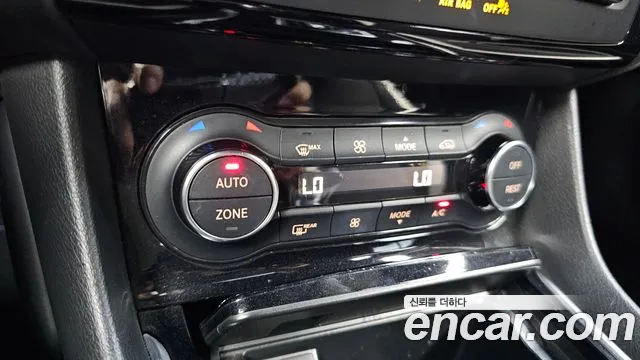 Infiniti Q30 2017 thumb 11