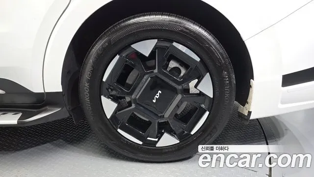 Kia Carnival 2024 thumb 4