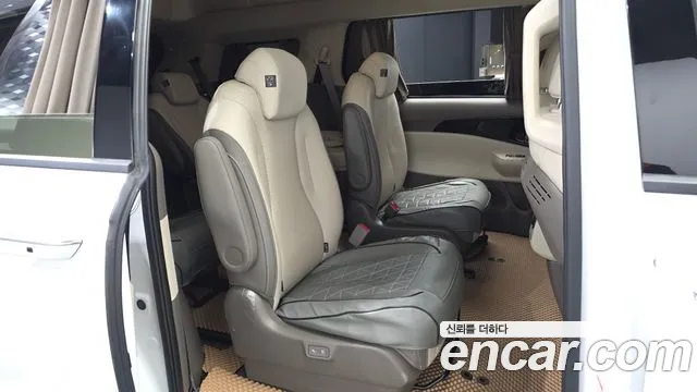 Kia Carnival 2024 thumb 11