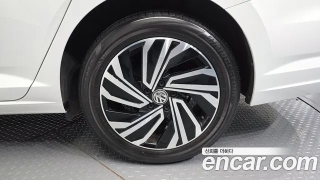 Volkswagen Jetta 2021 thumb 4