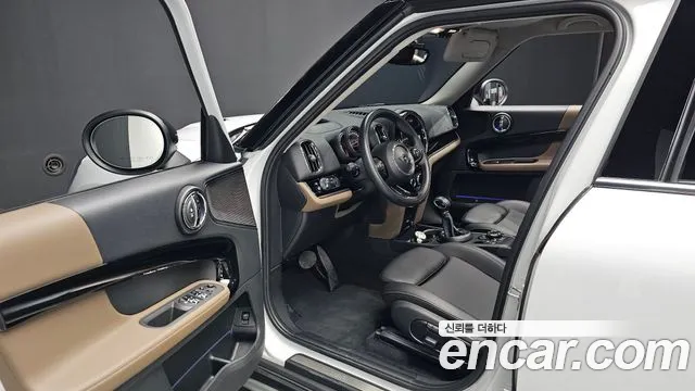 MINI Countryman 2019 thumb 10