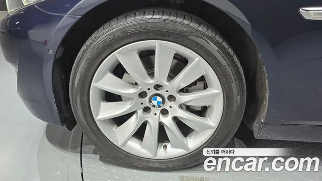 BMW 5-Series 2012 thumb 5