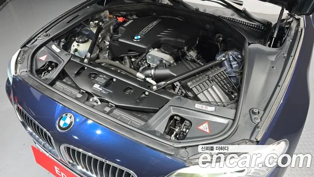 BMW 5-Series 2012 thumb 6