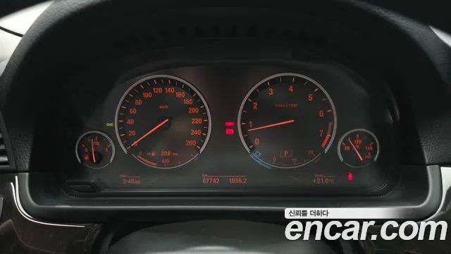 BMW 5-Series 2012 thumb 8
