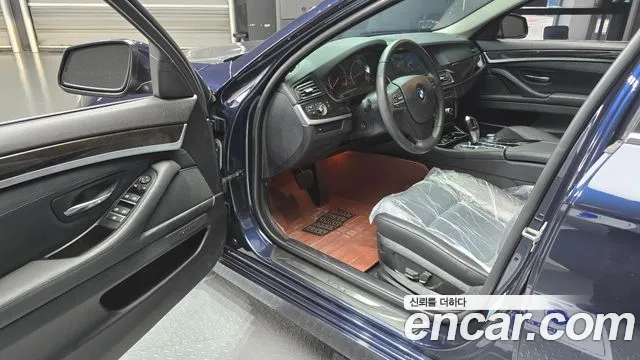 BMW 5-Series 2012 thumb 10