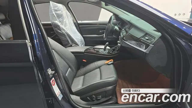 BMW 5-Series 2012 thumb 11