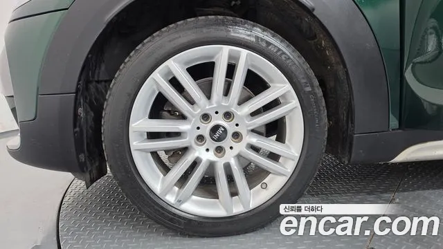 MINI Countryman 2018 thumb 5