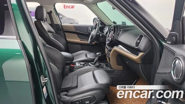 MINI Countryman 2018 thumb 11
