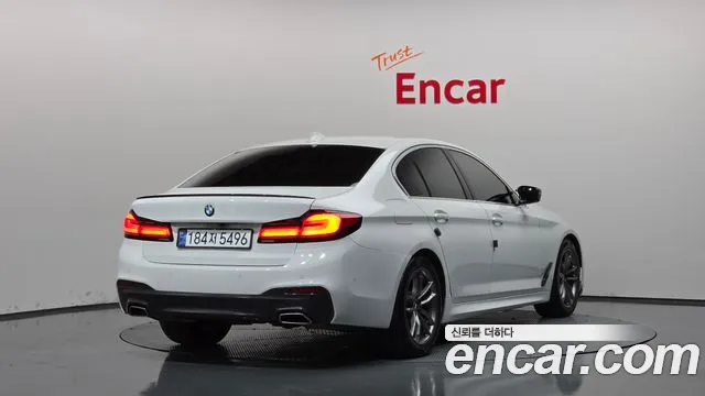 BMW 5-Series 2019 thumb 2